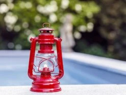 Feuerhand Baby Special 276 Ruby Red Stormlamp 9 Feuerhand Baby Special 276 Ruby Red Stormlamp -Buitenkamperen feuerhand stormlamp robijn rood 4 ecommerce 150b
